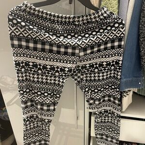 No Boundaries Monochrome Geometric Kids Leggings